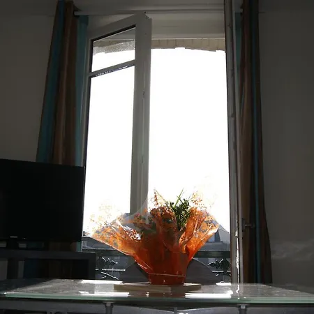 Simple Asile Apartment *