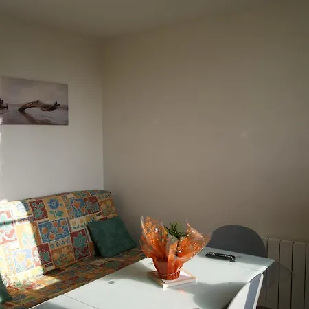 Simple Asile Apartment
